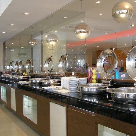 Iyarin @ Tuk Chang Hotel Bangkok Esterno foto