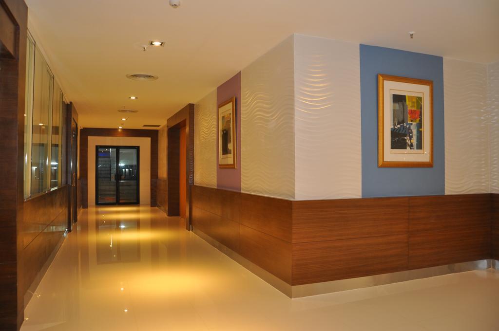 Iyarin @ Tuk Chang Hotel Bangkok Esterno foto